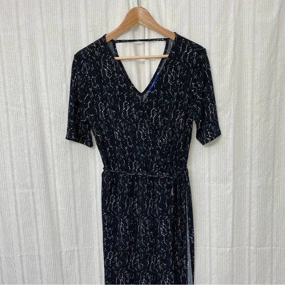 NWT🌺 Apt 9 black faux wrap geometric pattern dress with tie waist - Picture 1 of 9